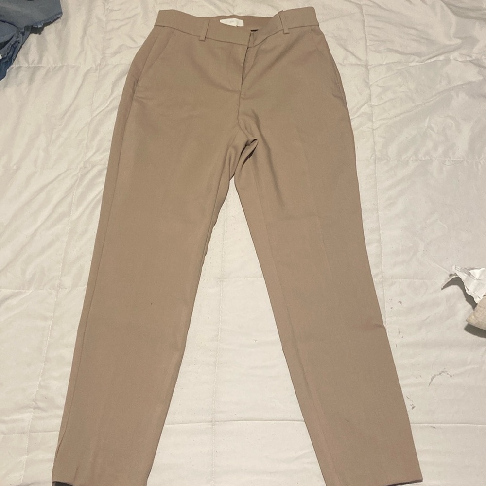 H&M Ankle-length slacks. No tag but Never used. Brand new condition.